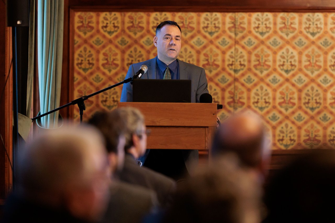 Furkó Péter. Keresztyén vezetés dupla könyvbemutató, KRE 2025.12.01.  Fotó: Geberle Berci / KRE