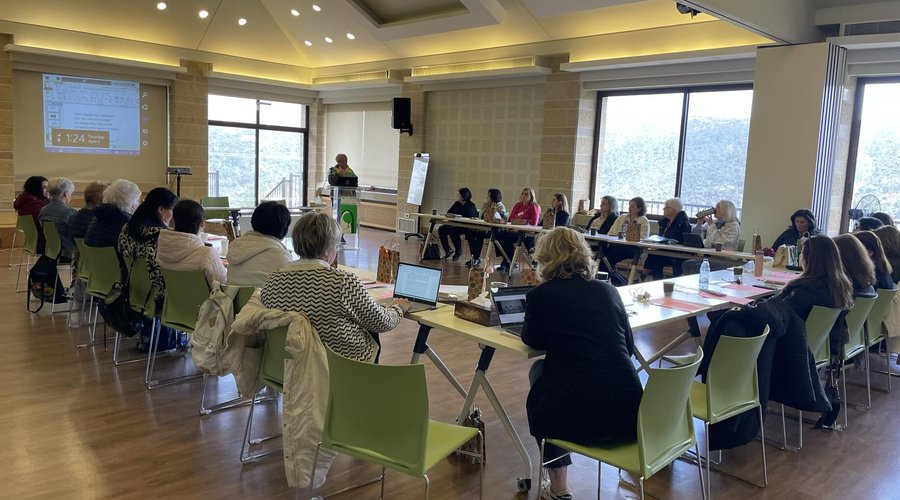20250403_libanoninokkonferenciája_bereczJuli_1
