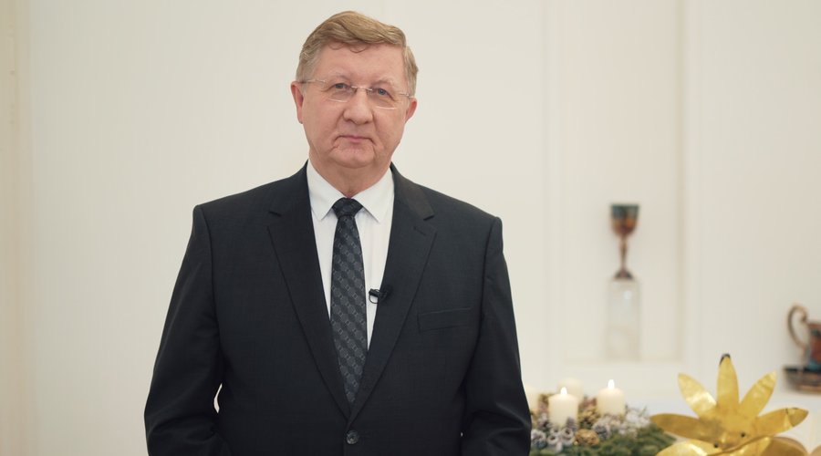 20251207_advent_Fekete_Karoly_borito