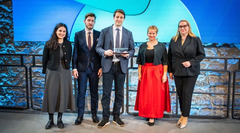 589412807_1271183508380754_587054684671943102_n