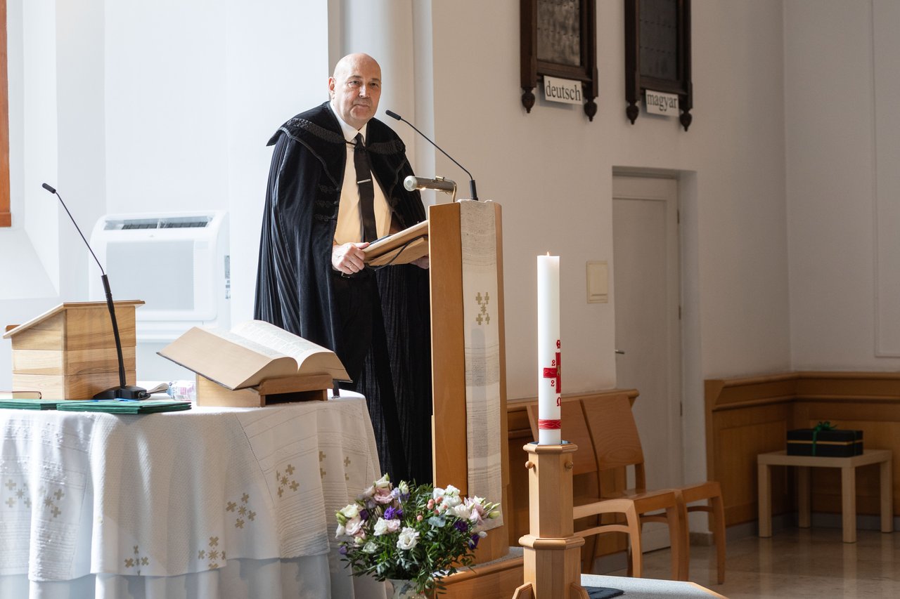 Hold utca Steinbach József