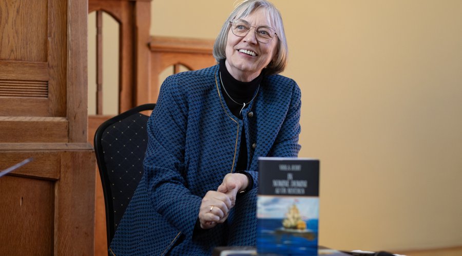 Viola Judit borító