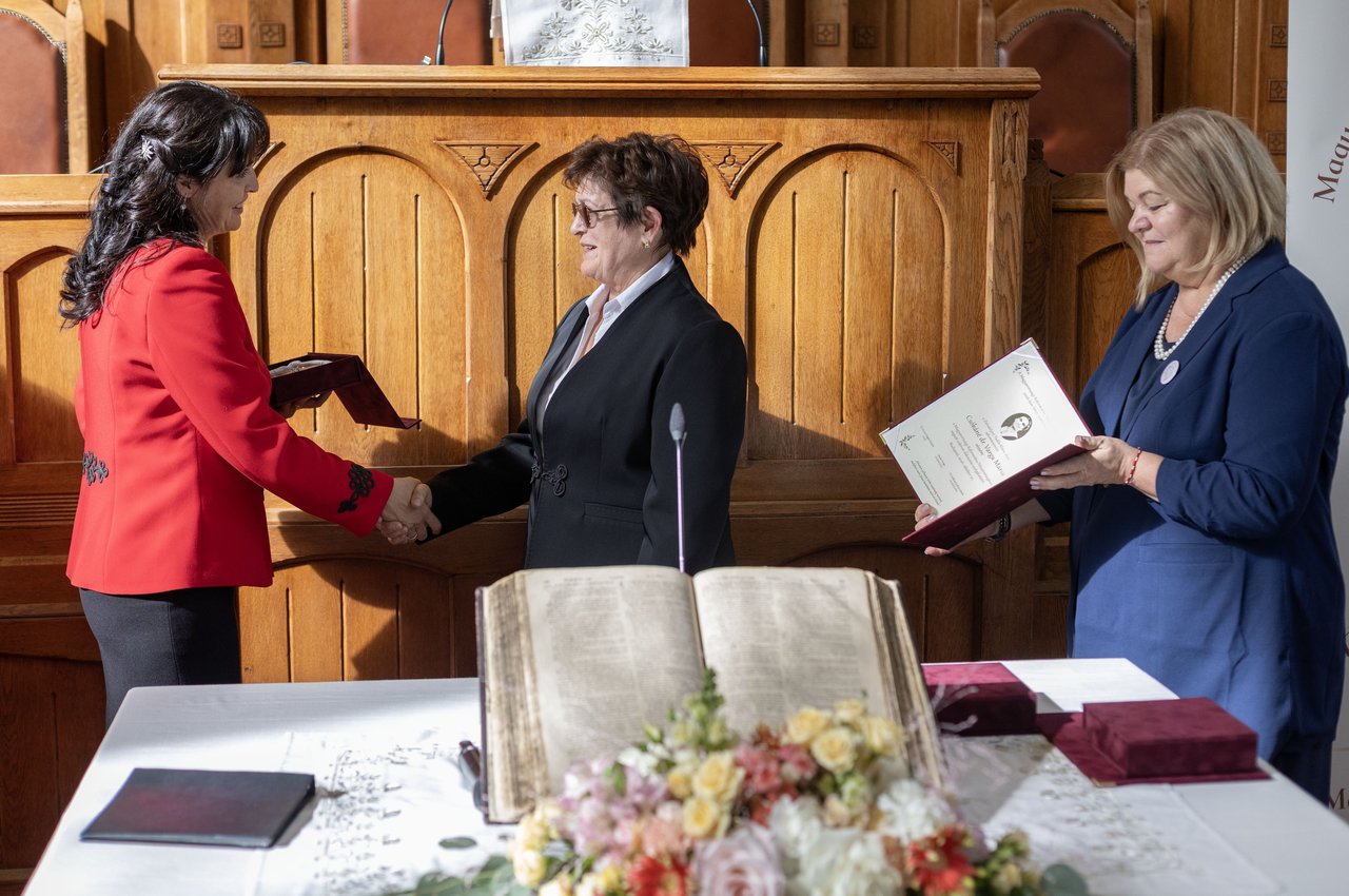 A dunántúli egyházkerületből Csókáné dr. Varga Mária kapott elismerést