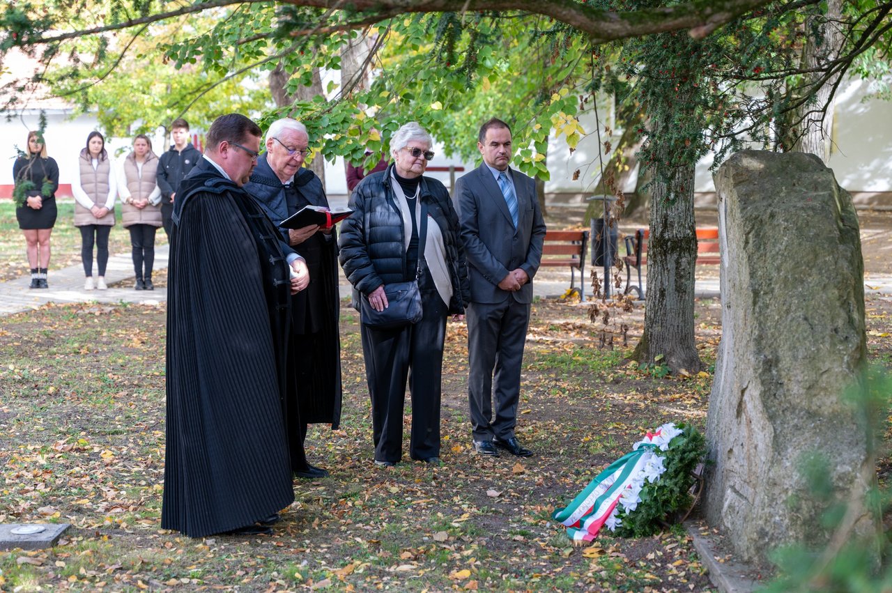 Tisza emlékmű koszorúzás 2025. október 31-én- Fotó: Pocsai Petra