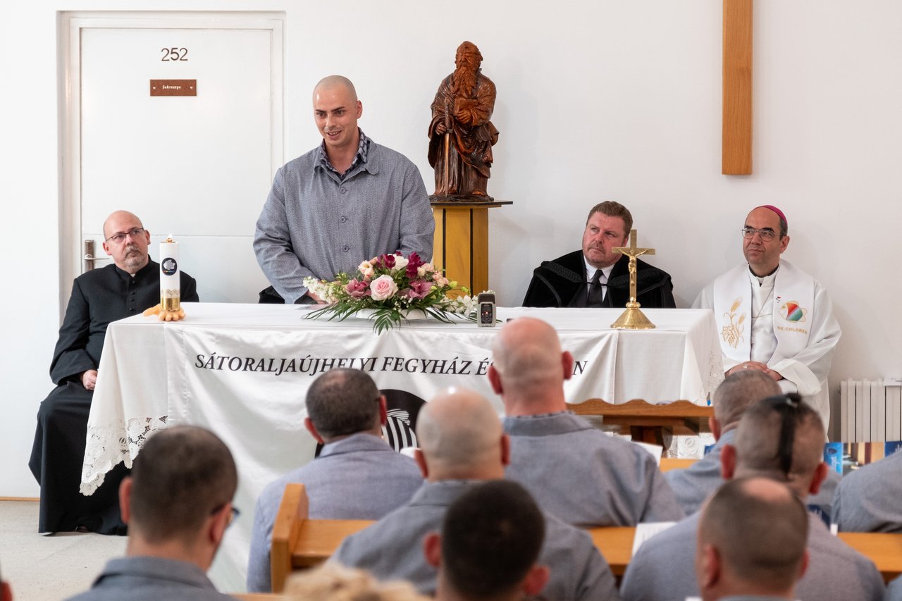Mészáros Ferenc börtönlelkész, egy cursillós elítélt, Barna Sándor református püspök, Székely János római katolikus püspök