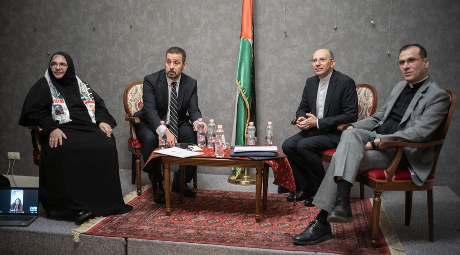 Agapia Sztefanopulosz, Fadi Elhusseini nagykövet, Mitri Raheb, Munther Isaac. Palesztin keresztyének helyezete előadások 2025. november 26. Budapest, Yunus Emre Török Kulturális Központ. Fotó: Todoroff Lázár