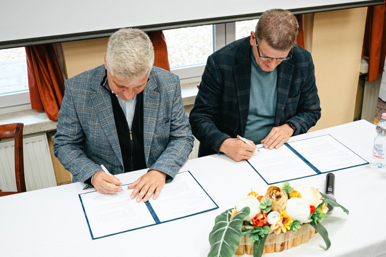 Együttműködés aláírása, Szatmáry Kristóf BVSC elnök és Velkey György- Bethesda Sportegészségügyi Központ átadó 2025. november 3. - Fotó: Magyaródi Milán