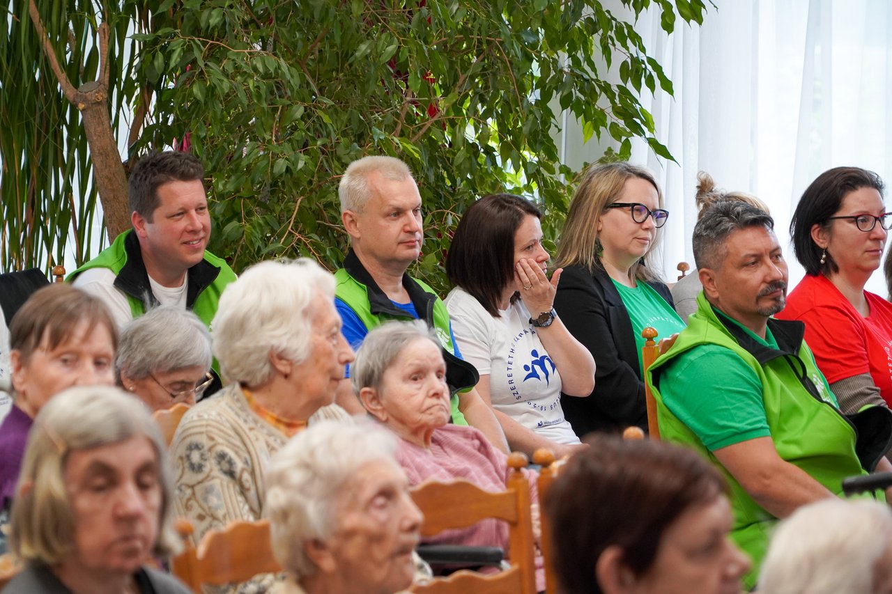 Az MRSZ budapesti munkatársai a Schweitzer Albert Idősek Otthonába látogattak Szeretethíd, 2023 május 19. - Fotó:MRSZ