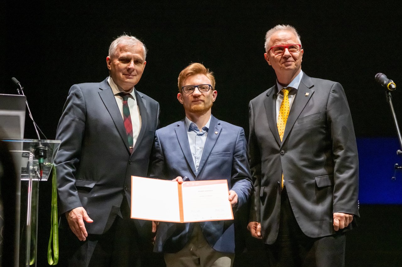 Weiszburg Tamás, Szabó Gergely, Trócsányi László. 36. OTDK Humán Szekció sajtótájékoztató és megnyitó 2023. április 12 Erkel Színház -36. OTDK Humán Szekció sajtótájékoztató és megnyitó 2023. április 12 Erkel Színház - Fotó: Sebestyén László